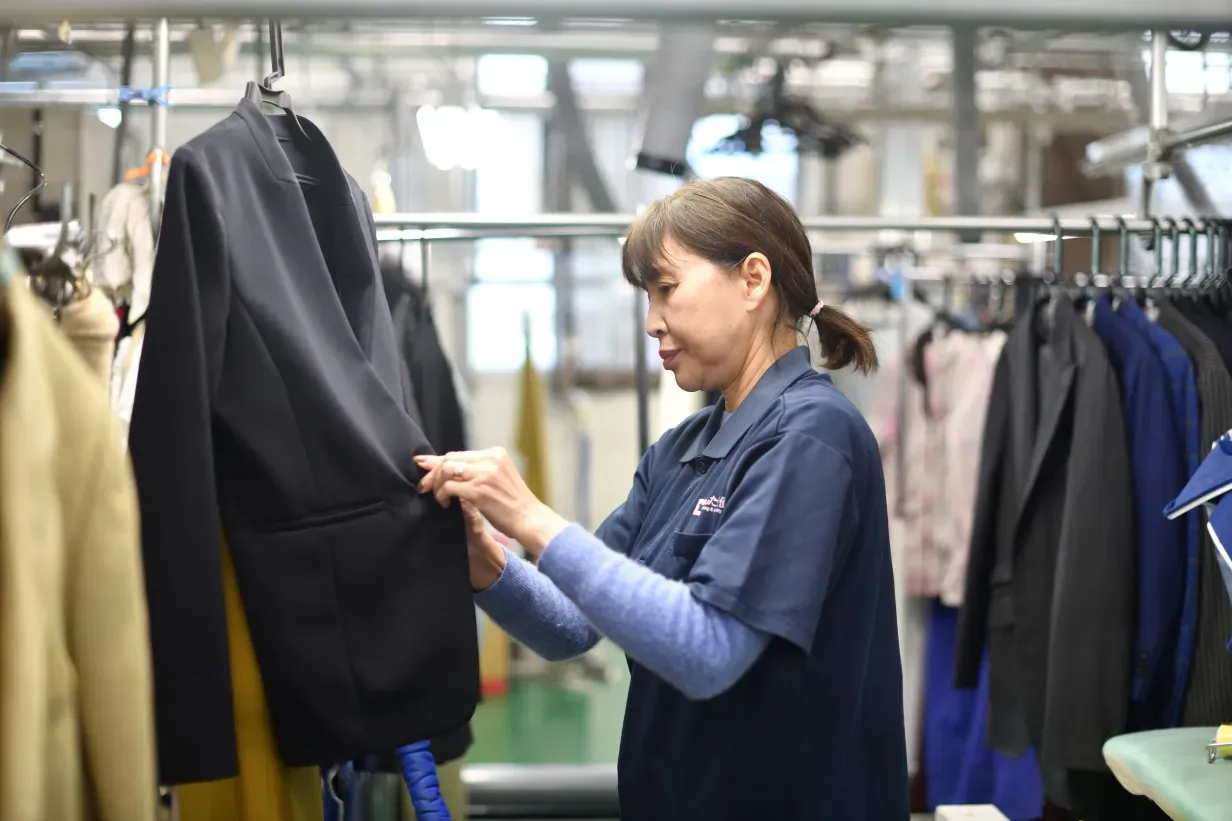 礼服・喪服のクリーニング料金がなぜ高いのか