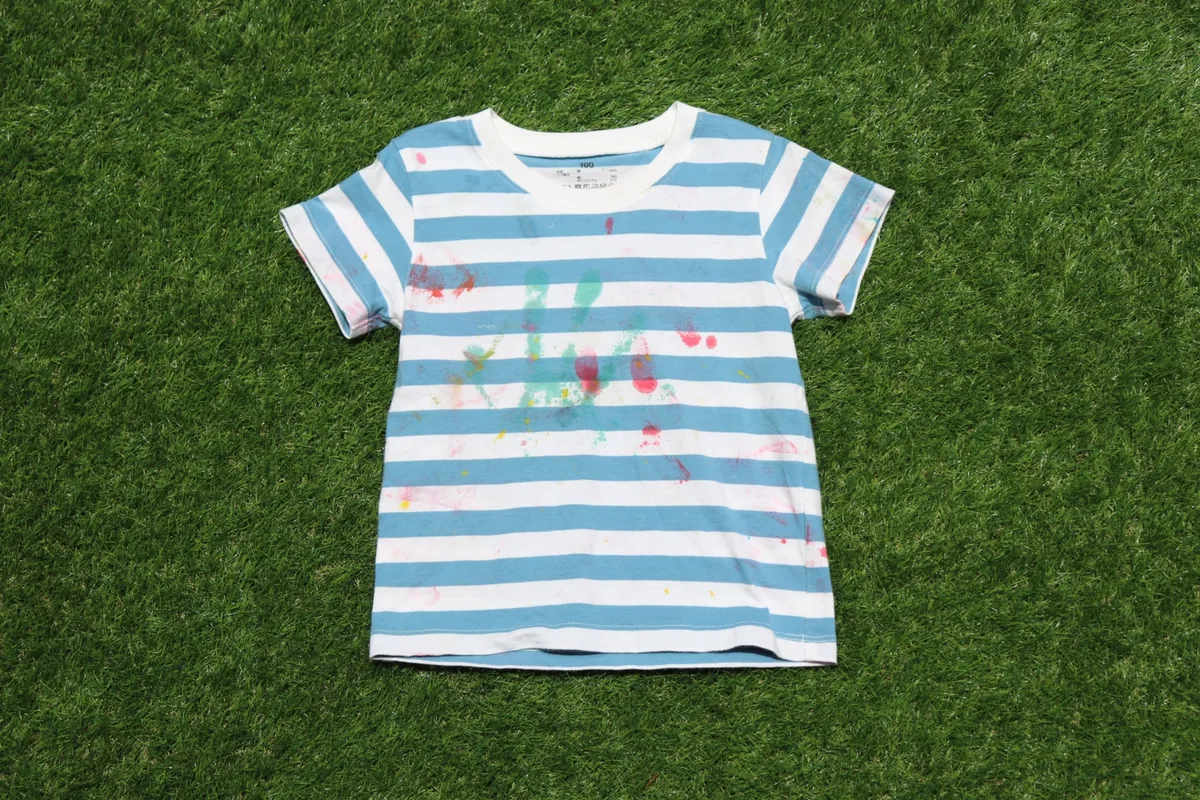 服についた絵の具の落とし方は?水彩・アクリル別の対処と乾いた汚れの注意点