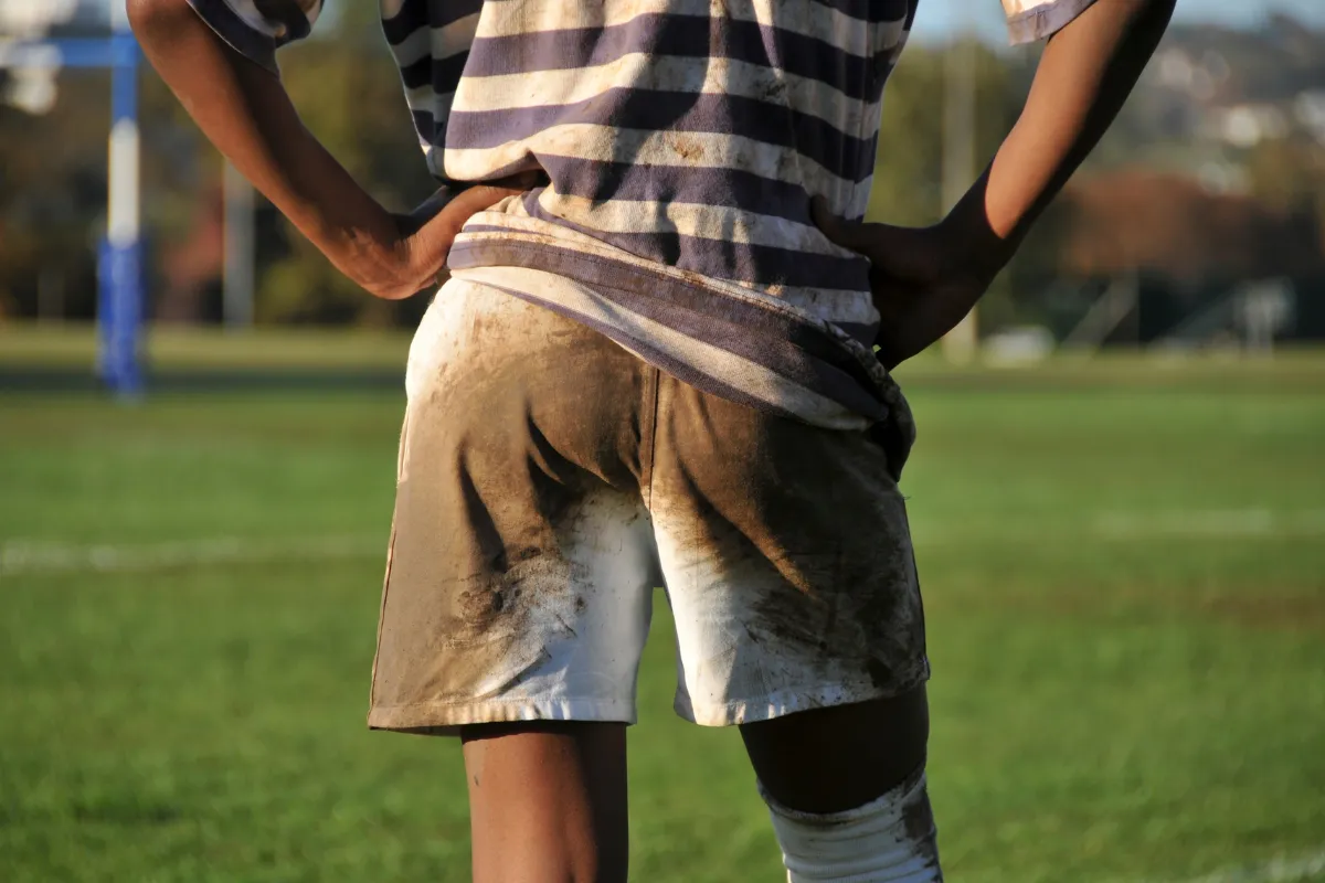 【種類別】洋服の泥汚れを落とすコツ